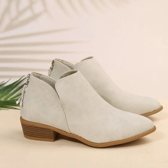 Minimalist Booties - Picture 3 of 5